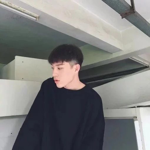 荣烟昭滢