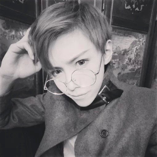 元飞怡巧